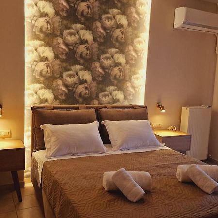 Primrose Apartments Толон Екстериор снимка