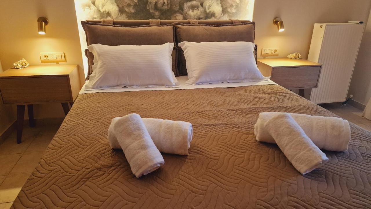 Primrose Apartments Толон Екстериор снимка