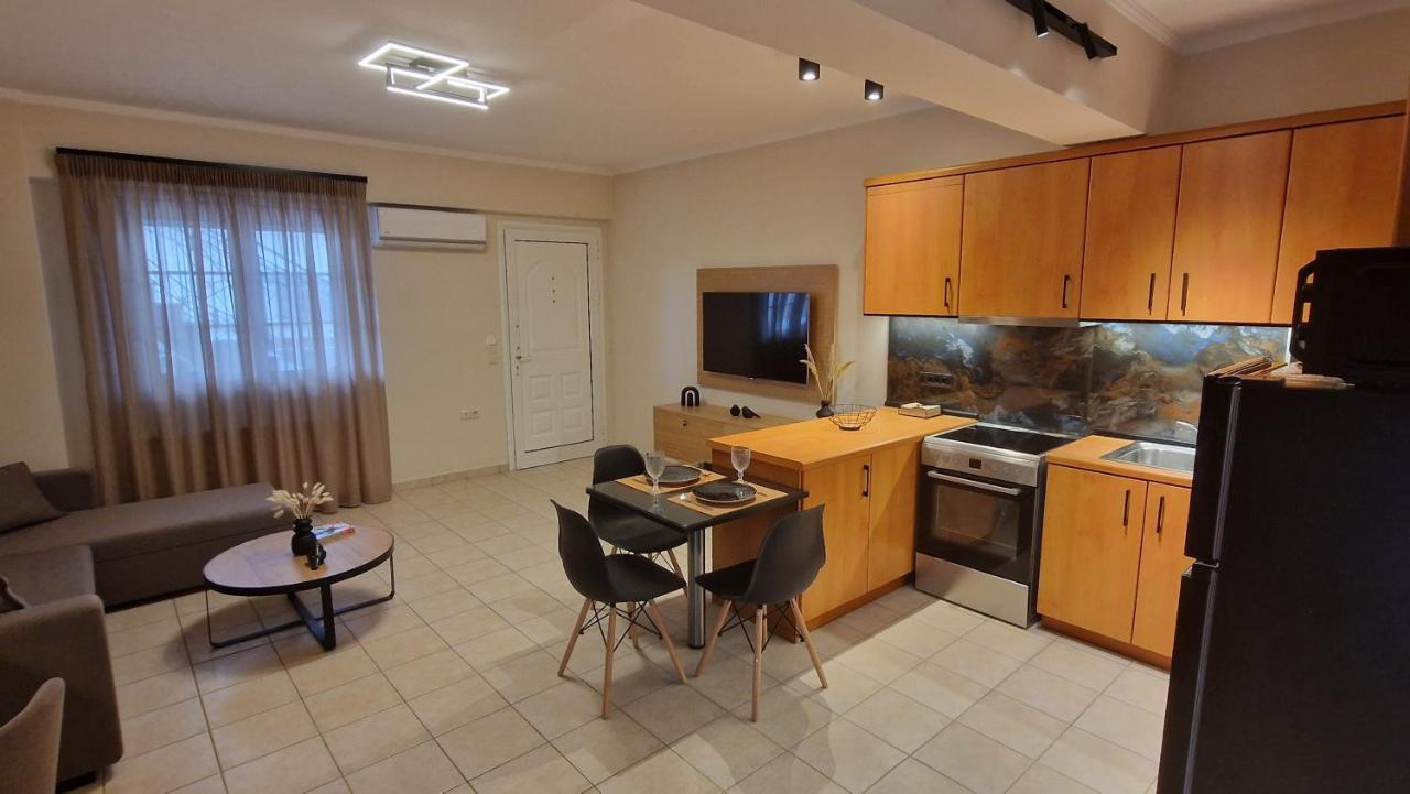 Primrose Apartments Толон Екстериор снимка