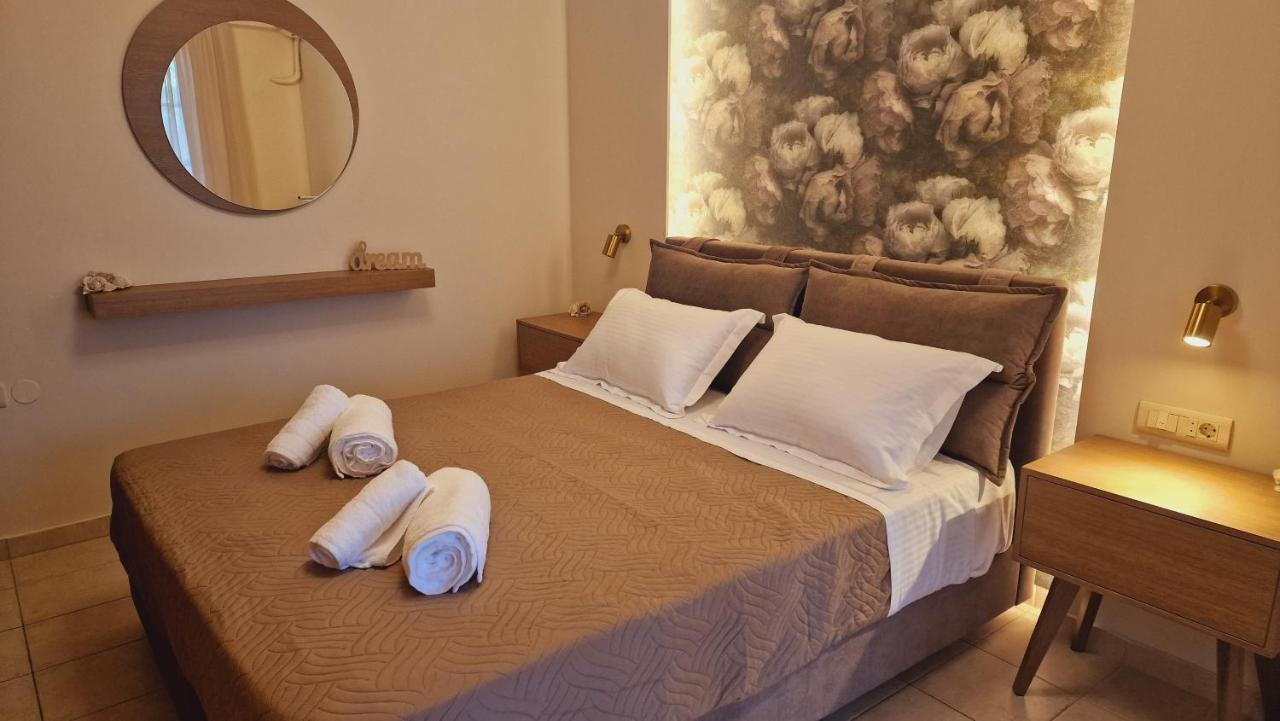 Primrose Apartments Толон Екстериор снимка