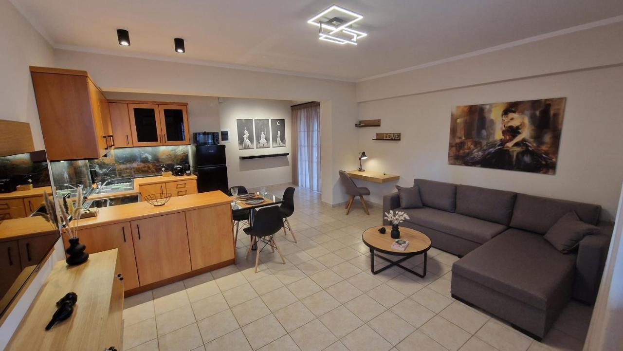 Primrose Apartments Толон Екстериор снимка